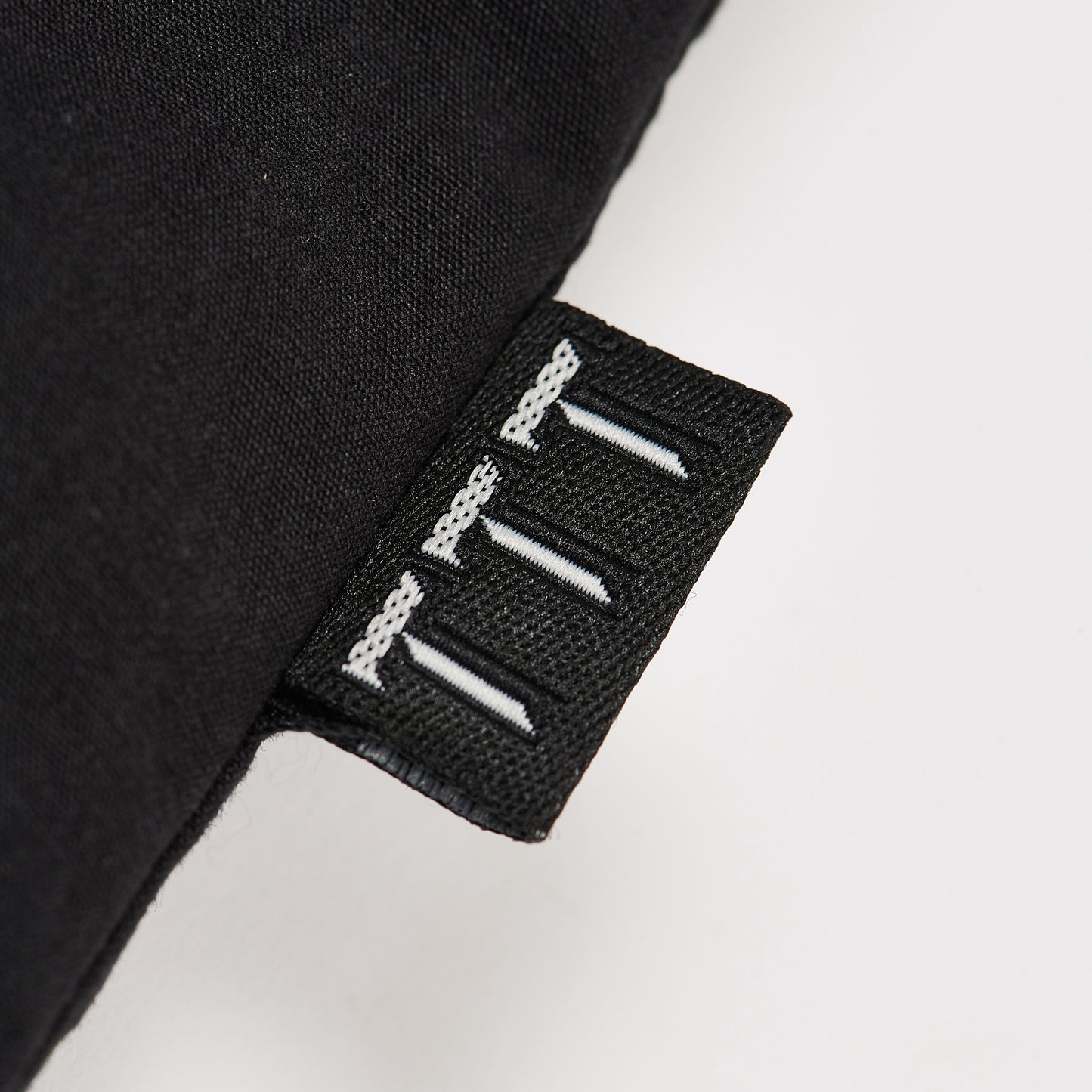 TTT PULSE HOODED JACKET BLACK